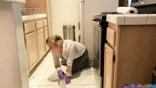 Stepmom is horny and stuck in the oven - Erin Electra