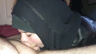 Arabian girl blow job in hijab