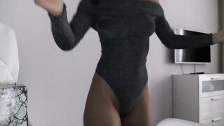 rihannarossy – hot naked ass twerk show and big boobs shaking