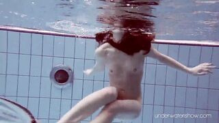 Cheh sexy redhead naked swimming