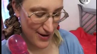Nerd fistet junge Blonde Doppel Penetration