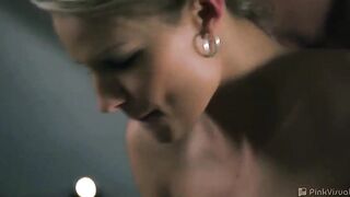 Beautiful blonde bath wet - Samantha Jolie