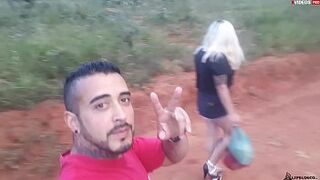 I STUCK THE PICA INTO THE LOIRINHA IN THE MIDDLE OF THE ROAD IN PUBLIC (watch it in full on xvideos RED )