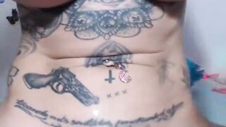 Tattooed fat ass camgirl anal dildoing and squirts on webcam