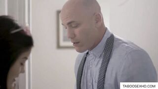 Teen daughter get fingered by stepdad