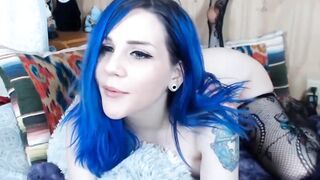 Tricky Nymph twerks and cums with toys