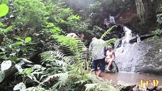 Wanessa Boyer ready with the crowd in the woods - Dogaloy - Higor Negrao