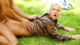 BLONDE ON OUTDOOR FUCK