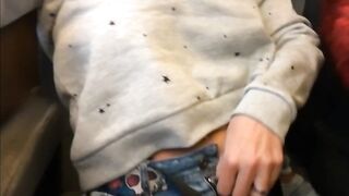 exhibe dans le train: montre ses seins et sa chatte - Solveig