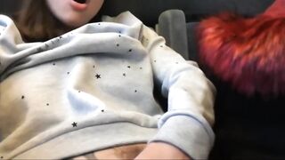 exhibe dans le train: montre ses seins et sa chatte - Solveig