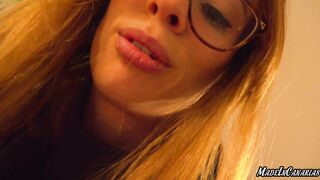 NERD TEEN GIRL WITH HER WET PUSSY WANTS A BIG DICK