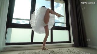 Russian big tits gymnast Alica Bruno spreads legs really well