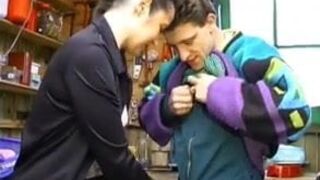 Jeune couple francais adepte de l arrosage