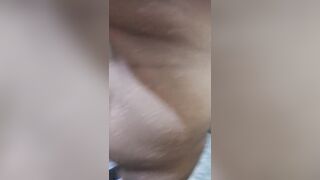 Desi Bhabhi ko nahate hue podoshi ne chupke se shoot kiya