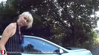 Die MILF Lehrerin gibt outdoor Blowjob