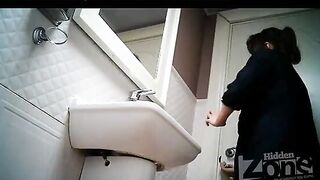 sweet girl toilet spy wc