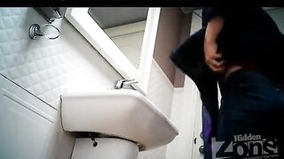 sweet girl toilet spy wc