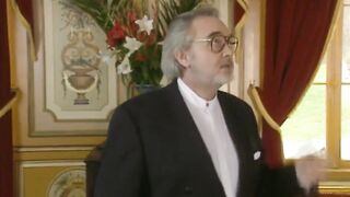 Un jeune puceau decouvre le sexe avec une belle bourgeoise