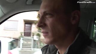 Alica wird vom fremden im Auto gebumst - Bumsbus