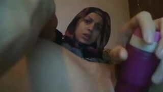 pretty veiled Arab masturbates in front of her webcam