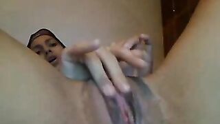 pretty veiled Arab masturbates in front of her webcam