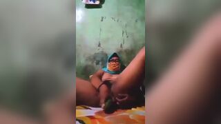 tudung slut slide cucumber in her pussy