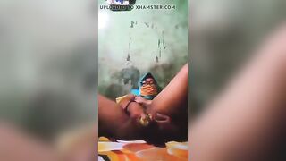 tudung slut slide cucumber in her pussy