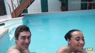 HUNT4K. Hottie earns cash by cheating on BF with another...