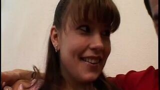 Junges Teen das erste mal beim Pornodreh