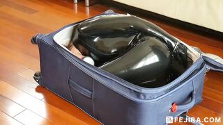 Fejira com – Latex slave girl in the box