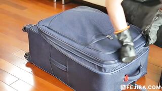 Fejira com – Latex slave girl in the box