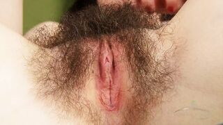 Hairy Pussy Annabelle Lee rubs her pussy to make herself cum and orgasm all over the bed, then spreads her pussy open