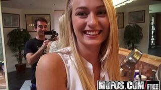 Mofos - I Know That Girl - Late for a blowjob starring Natalia Starr