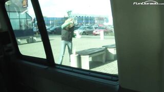 Annie im Fundorado Bumsbus entjunfert