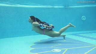 Sazan Cheharda sexy naked swimming