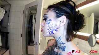 Genevieve Sinn fucked while getting her face tattooed