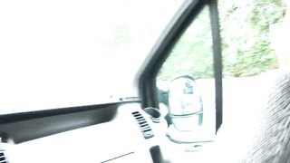 Anastasia an der Strasse angesprochen und im BumsBus gefickt