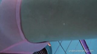 Enjoy Roxalana underwater naked in pool