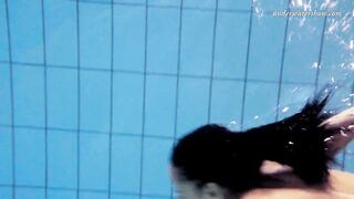 Sexy babe Zlata gets horny in the pool