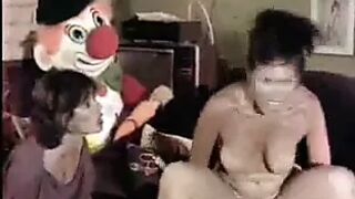 mama y amiga se follan a su hijo