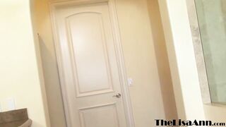 Luscious Lisa Ann dildo fucked after eating babe pussy