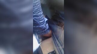 Universitaria se deja agarrar todo en el metro