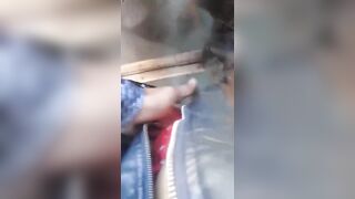Universitaria se deja agarrar todo en el metro
