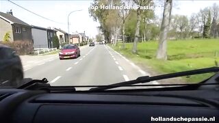 Jong blondje neukt 2 oude mannen