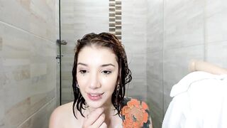 Sexy redheaded Colombian masturbates intensely in the shower