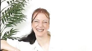 Beim Pornointerview die Pussy befriedigt
