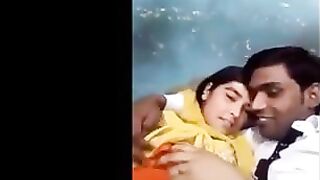 Indian big boobs bhabi romance in car