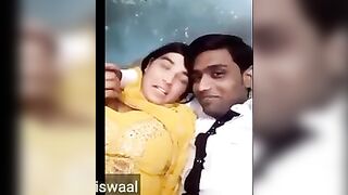 Indian big boobs bhabi romance in car