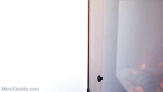 Horny young stepdaughter seduce her stepmom