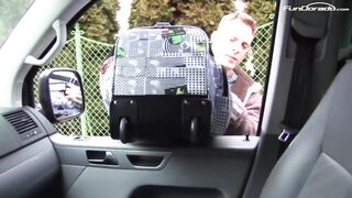 Andrea mit ihrer engen Fotze bringt jeden zum explodieren